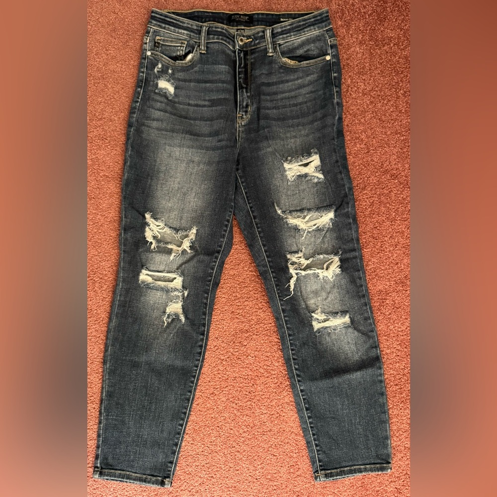 Judy blue high rise distressed skinny fit size 11/30